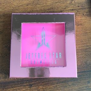 Jeffree Star magnetic pan holder